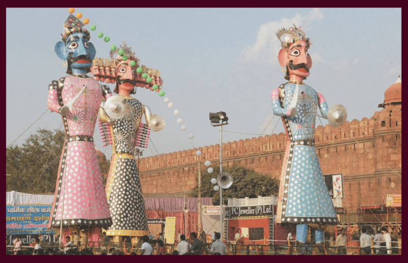 la fête de Dussehra - Trois effigies de Ravana prêtes à être brûlées lors des célébrations de Dussehra - FTO Inde - voyages sur mesure.